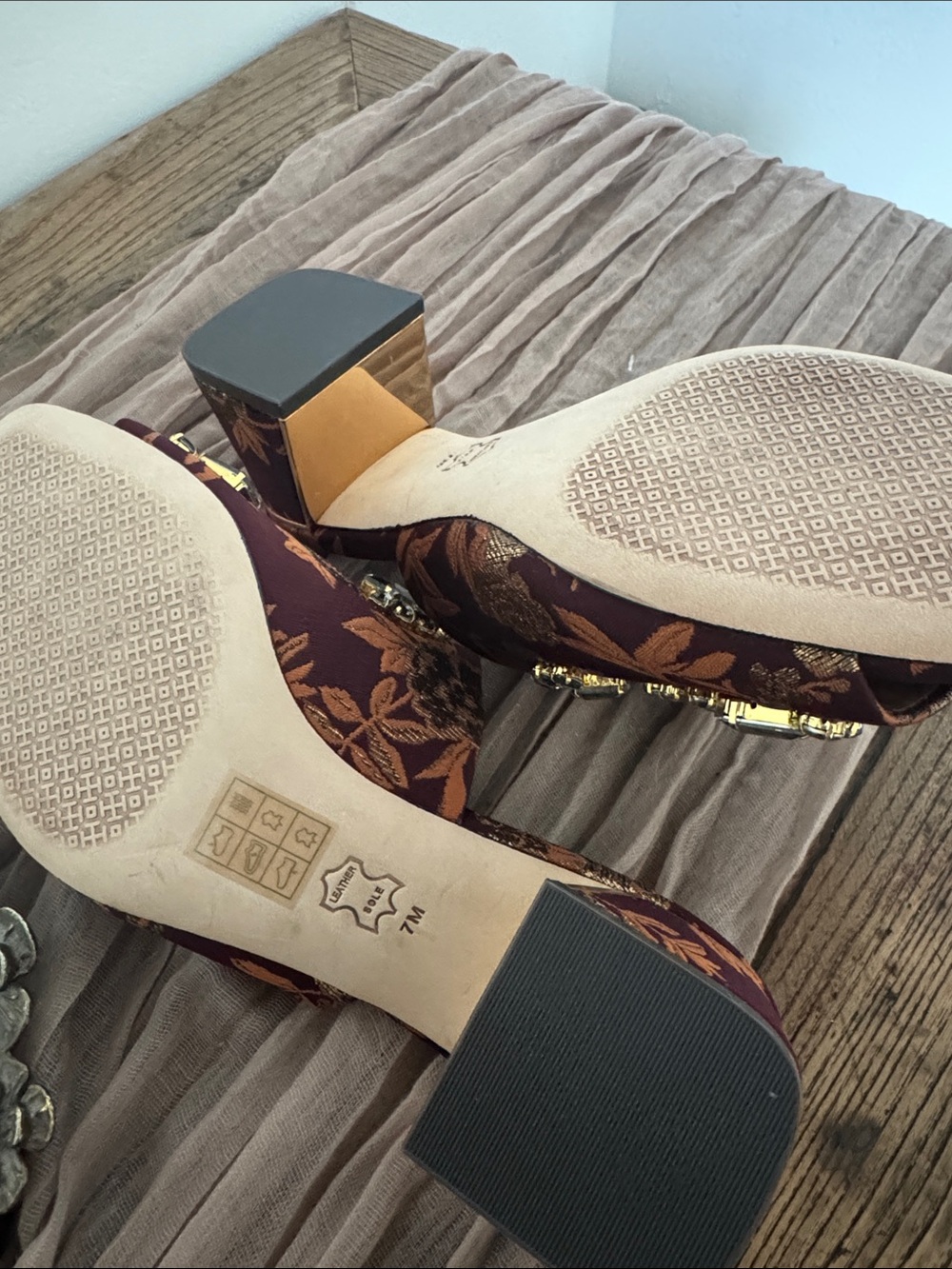 TORY BURCH .. Authentic
Martine Jacquard Mid-Heel
Slide, Burgundy Black Diamond - Picture 10 of 16